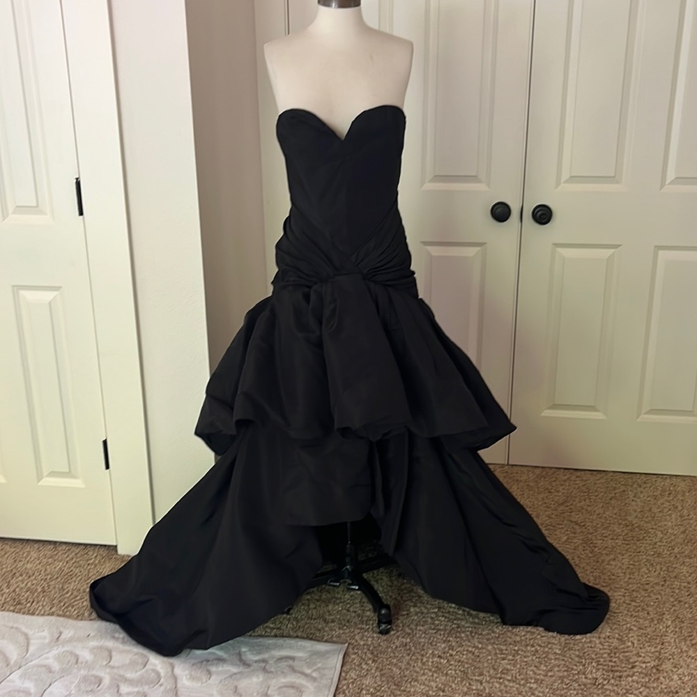 Beautiful, black, Oscar, de la Renta gown, rare size 10